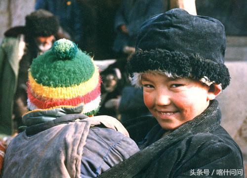 帶你維吾爾族服飾花樣較多，非常優(yōu)美，富有特色